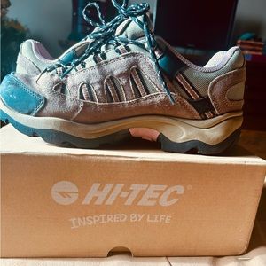 Hi-Tec Bandera Low Hiking Boot. Women size 10.